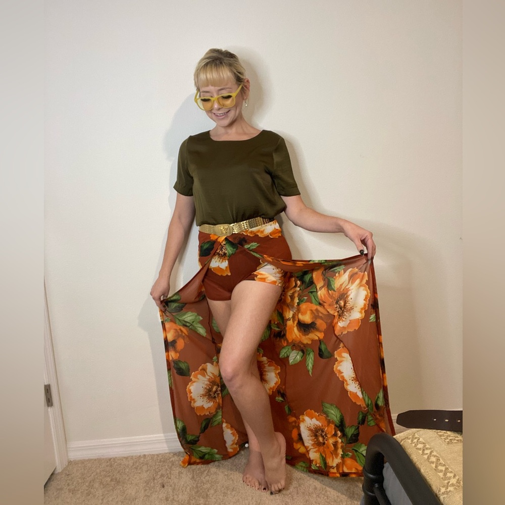 Forever 21 women’s small olive green satin like shirt blouse